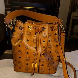 Mcm bucket bag